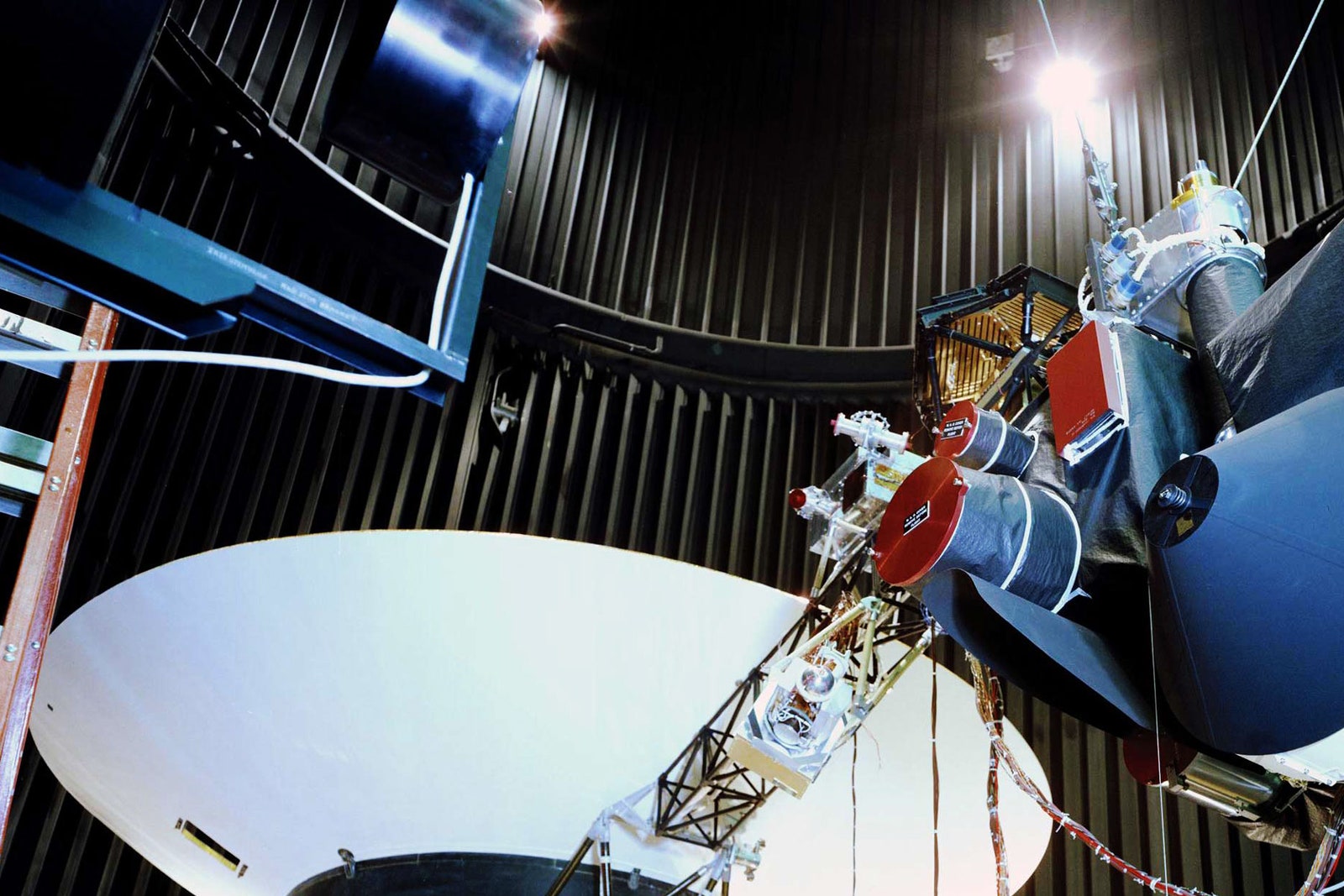 The Voyager proof test model in a space simulator chamber